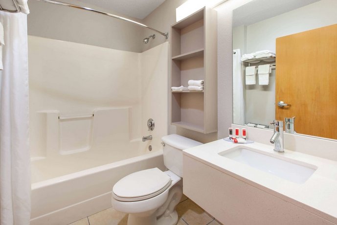 Microtel Inn & Suites by Wyndham Pittsburgh Airport