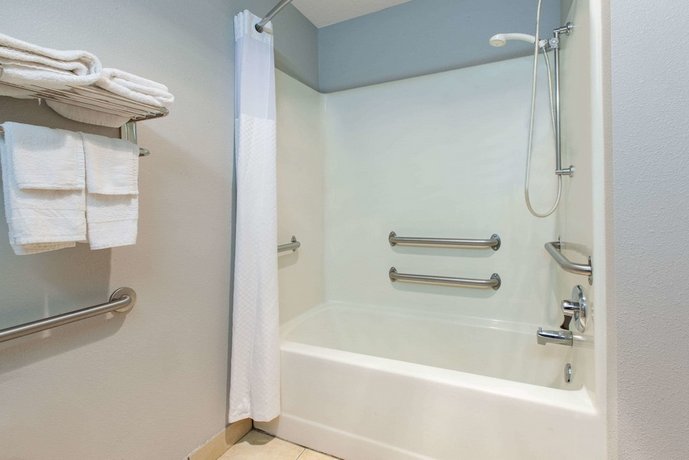 Microtel Inn & Suites by Wyndham Pittsburgh Airport