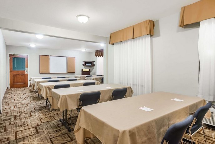 Hawthorn Suites by Wyndham Akron/Seville