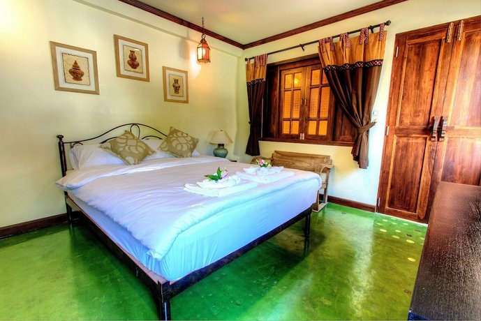 Baankeaw Huenkwan Boutique Hotel