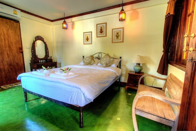 Baankeaw Huenkwan Boutique Hotel
