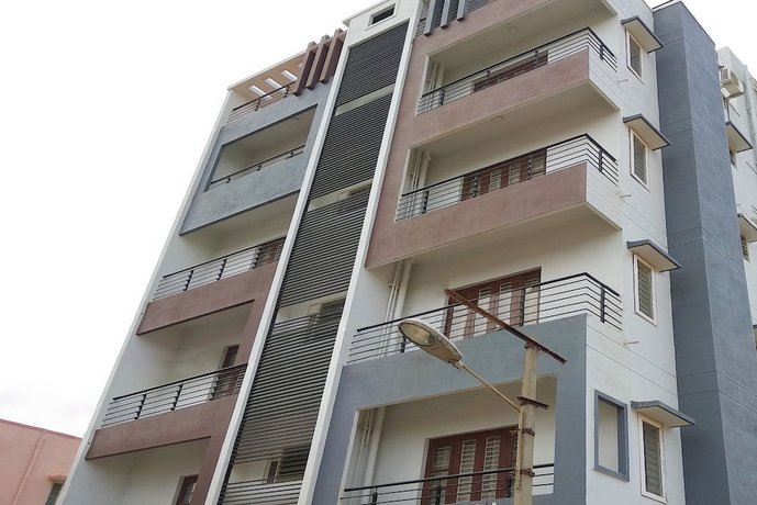 Capital O 11092 Shiv Enclave