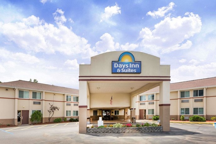 Days Inn & Suites Bridgeport Clarksburg