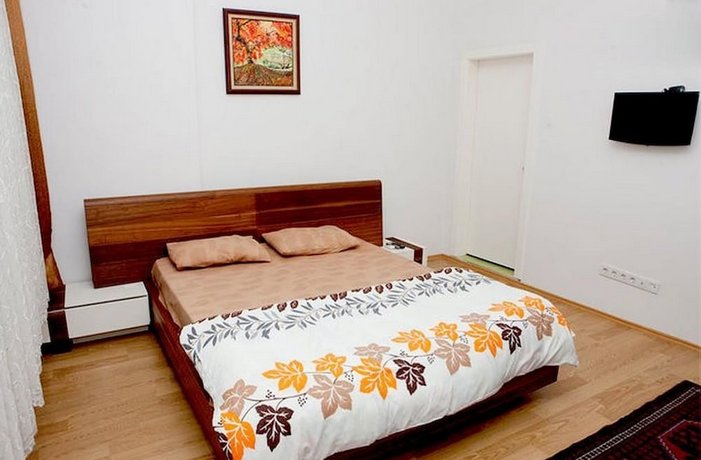 Station Hotel 34