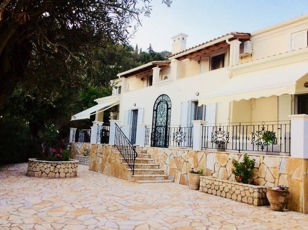 Villa Ampelaki 30 meters to beach