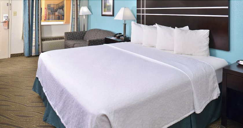 Howard Johnson by Wyndham Houston Downtown