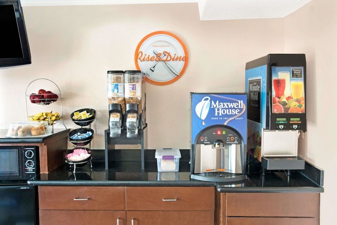 Howard Johnson by Wyndham Houston Downtown