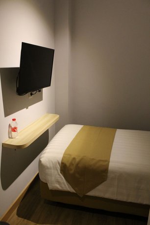 Central Front One Inn Jakarta Airport