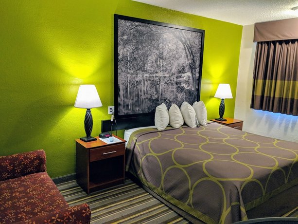 Super 8 by Wyndham Lake City