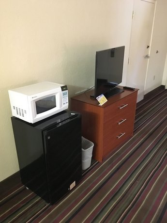 Days Inn by Wyndham Lake City I 10