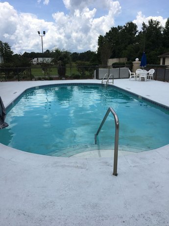 Days Inn by Wyndham Lake City I 10
