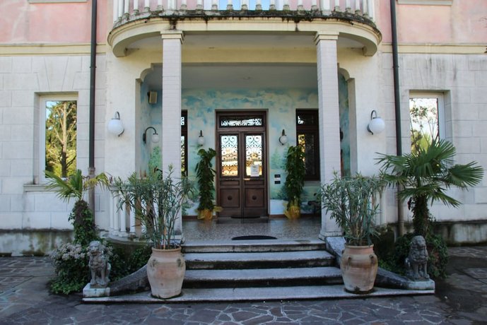 Park Hotel Villa Leon d'Oro Bottega del Vino Italy thumbnail