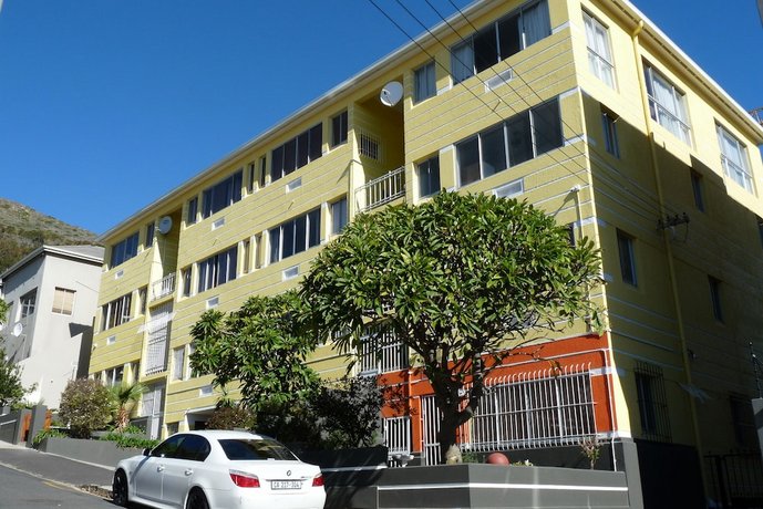 Bramber Court Art-Deco Self-Catering Apartments