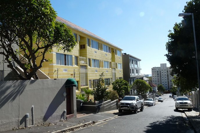 Bramber Court Art-Deco Self-Catering Apartments