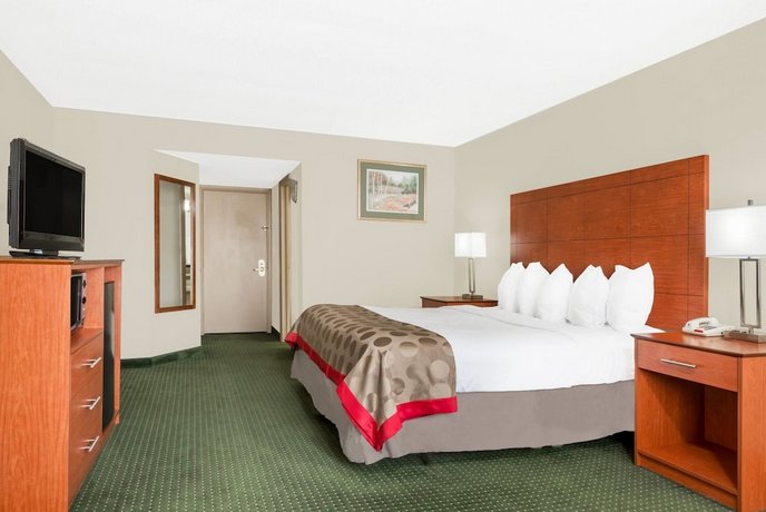 Ramada by Wyndham Lexington North Hotel & Conference Center