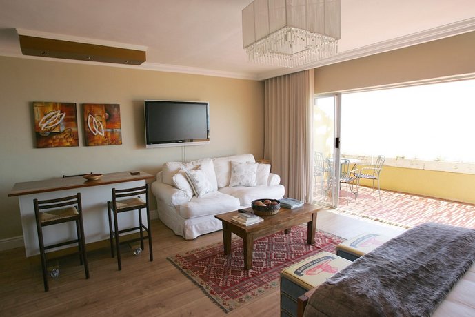 Dolphin Inn Guesthouse