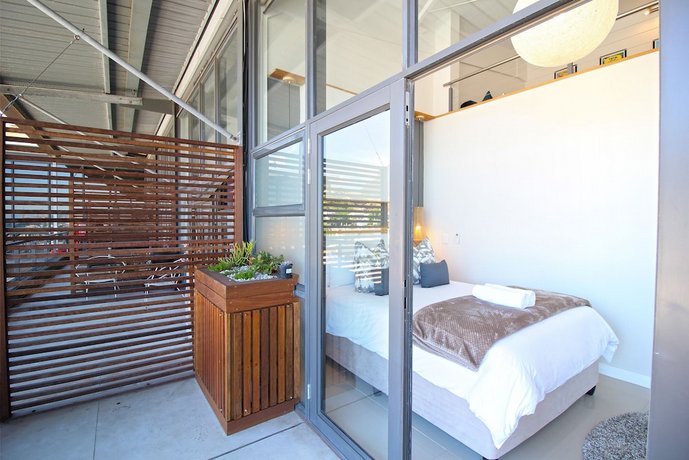 Hillhouse Penthouse