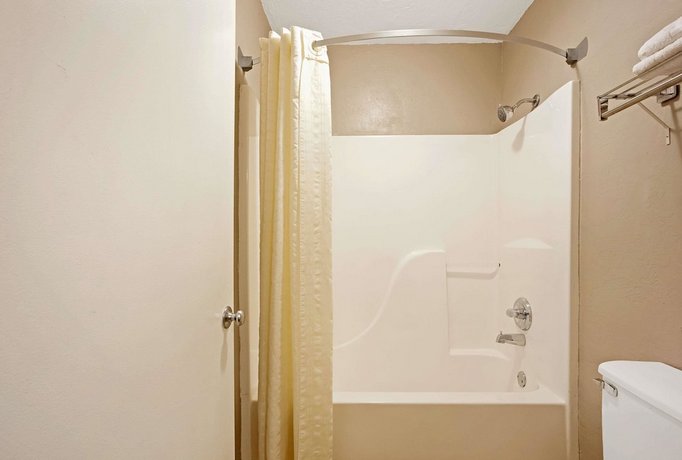 Super 8 by Wyndham Oklahoma Frontier City