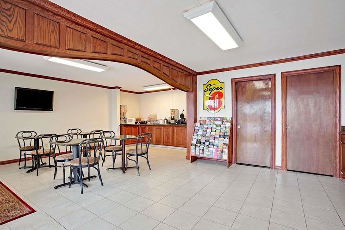 Super 8 by Wyndham Oklahoma Frontier City