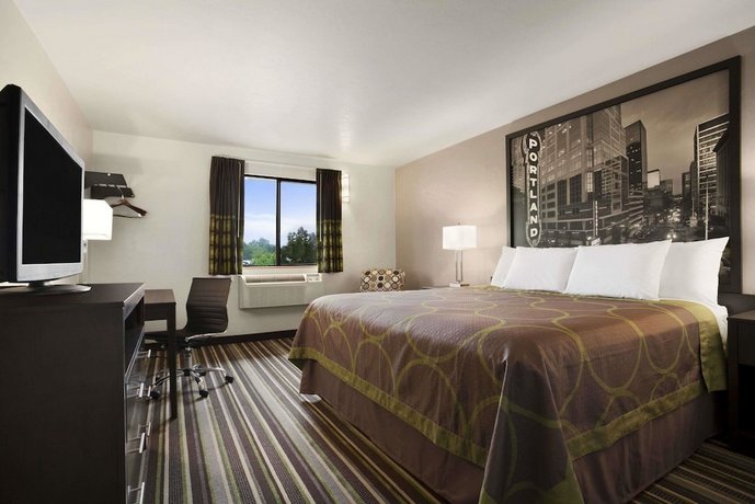 Super 8 by Wyndham Portland Airport
