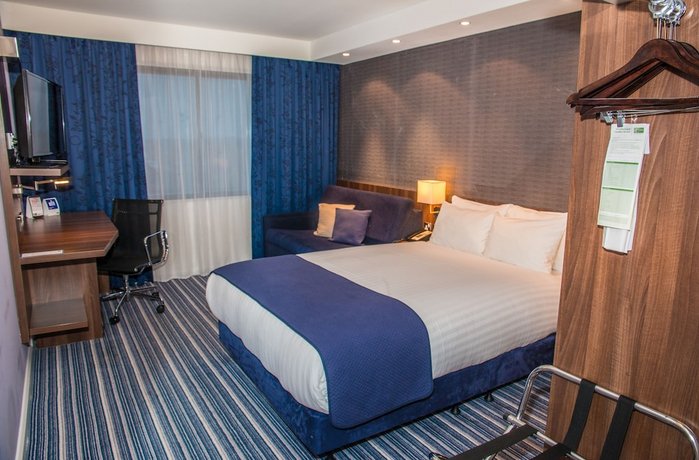 Holiday Inn Express London Heathrow T5