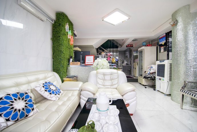 RedDoorz Plus near Ben Thanh Market