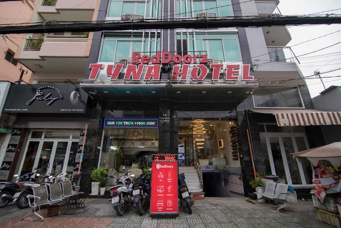 RedDoorz Plus near Ben Thanh Market