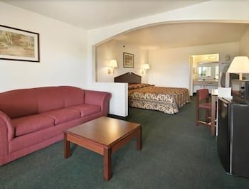 Super 8 by Wyndham San Antonio Riverwalk Area Hotel