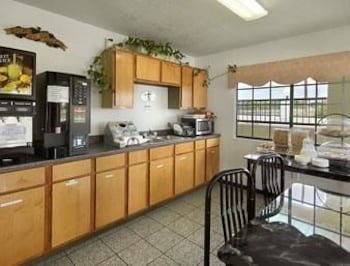 Super 8 by Wyndham San Antonio Riverwalk Area Hotel