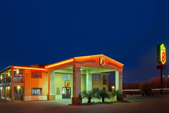 Super 8 by Wyndham San Antonio Riverwalk Area Hotel