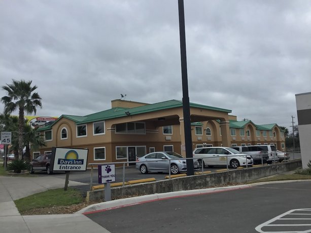Days Inn by Wyndham San Antonio Airport