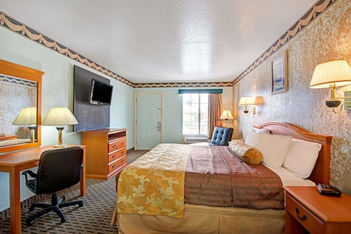 Travelodge by Wyndham San Antonio Lackland AFB