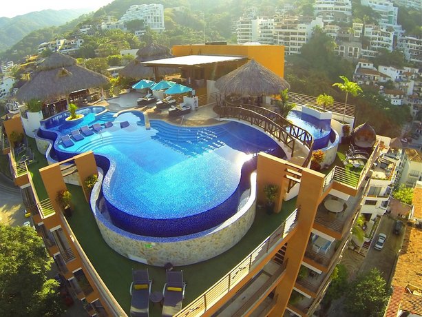 Pinnacle Resorts 220