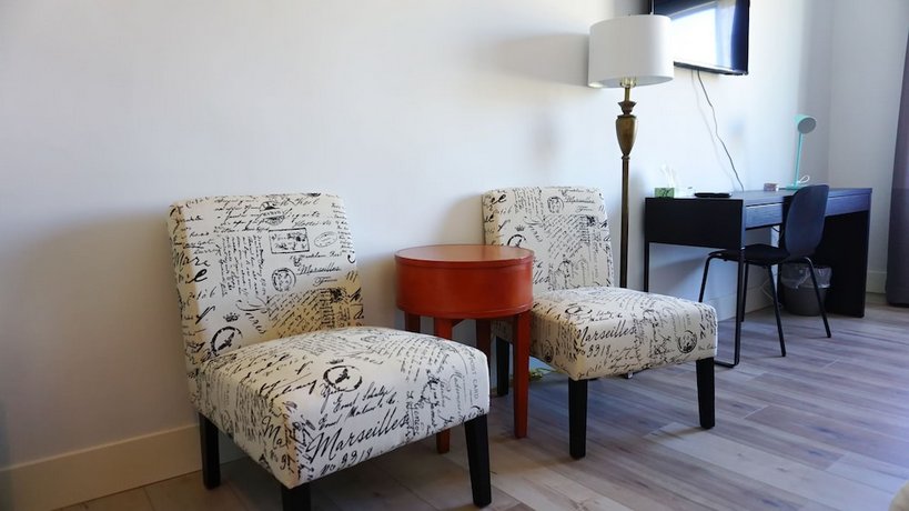 Hometel Suites