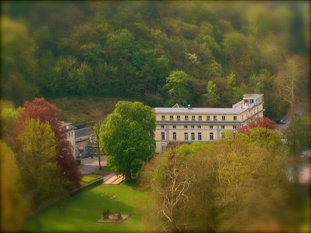 Castel de Pont-a-Lesse Hotel