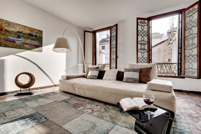 Ca Silvia Saint's Mark Square Apartment