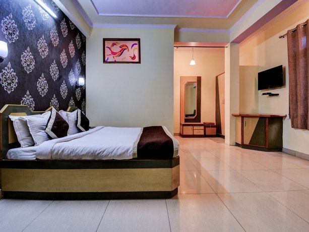 OYO 22110 Gem City Inn
