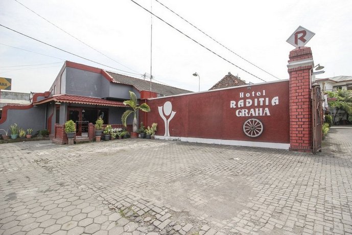RedDoorz @ Jalan Menteri Supeno