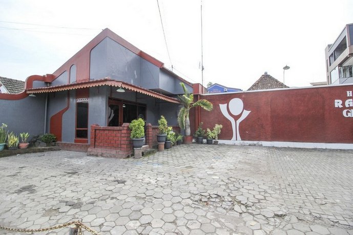 RedDoorz @ Jalan Menteri Supeno