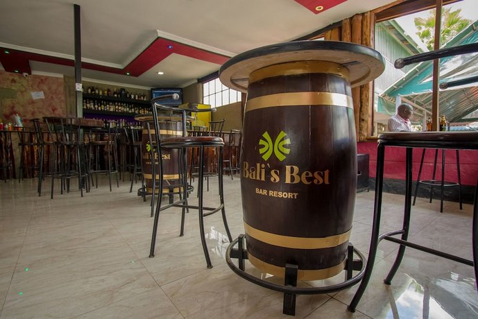 Balis Best Bar & Resort