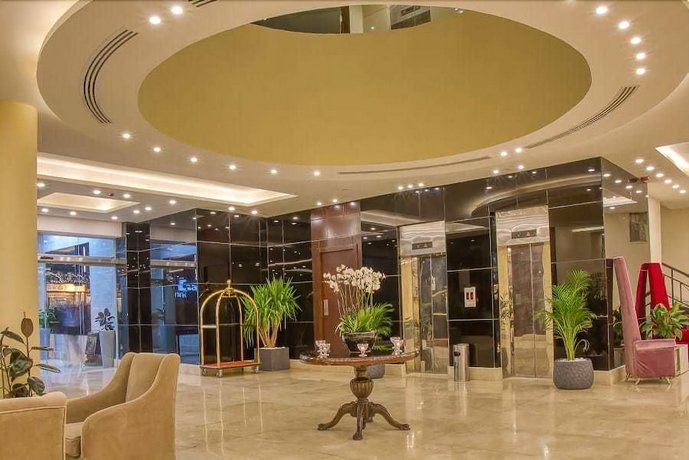 Sandy Palace Hotel