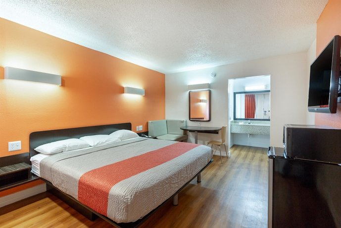 Motel 6 Houston TX - East
