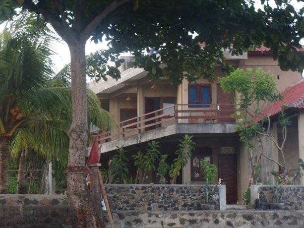 Amed Sari Beach Guesthouse