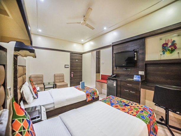FabHotel Santoor Tukoganj