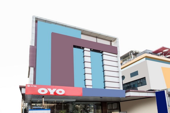 OYO Flagship 19147 South Tukoganj