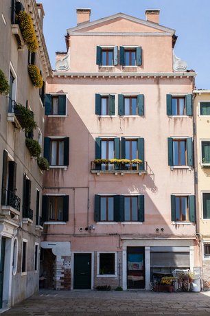 Venice Prince Apartments
