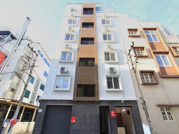 OYO 12033 Hotel Royal Residence