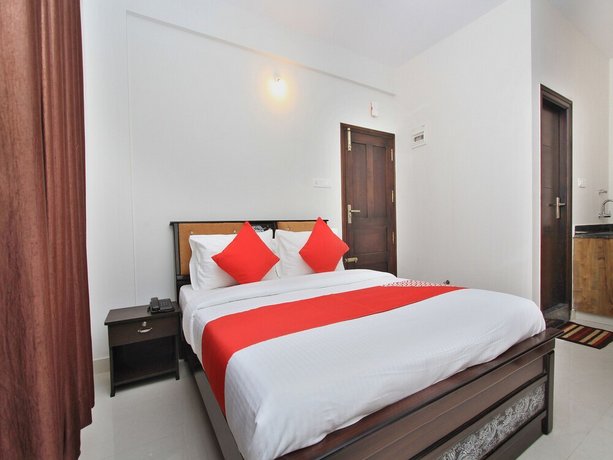 OYO 12033 Hotel Royal Residence