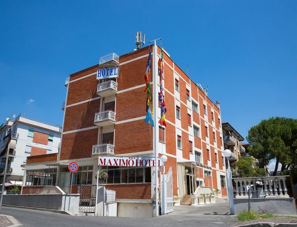 Maximo Hotel