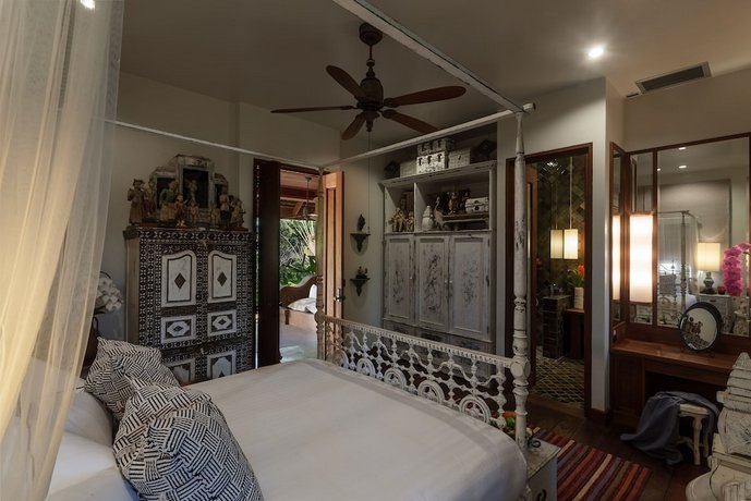 Howie's HomeStay